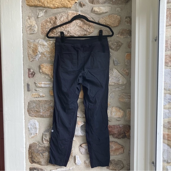 Lululemon Athletica Stripe Ruffle Jogger Pant Womens 6 Black - Picture 5 of 11